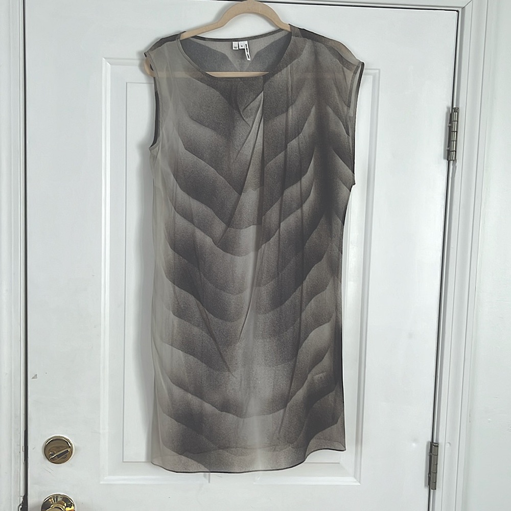 Beautiful Helmut Lang Silk Abstract print size 6 with slip